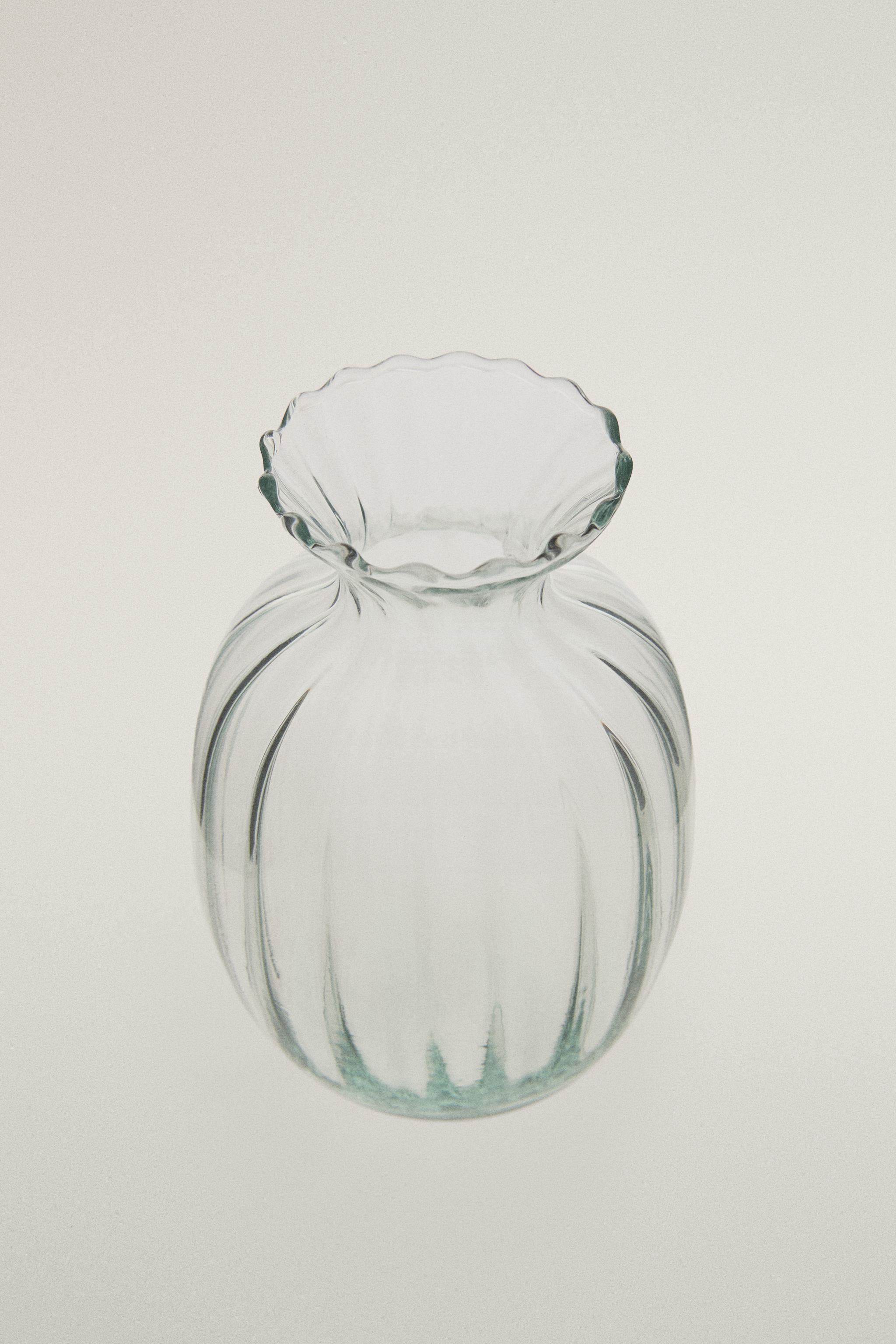 ROUND DECORATIVE GLASS VASE